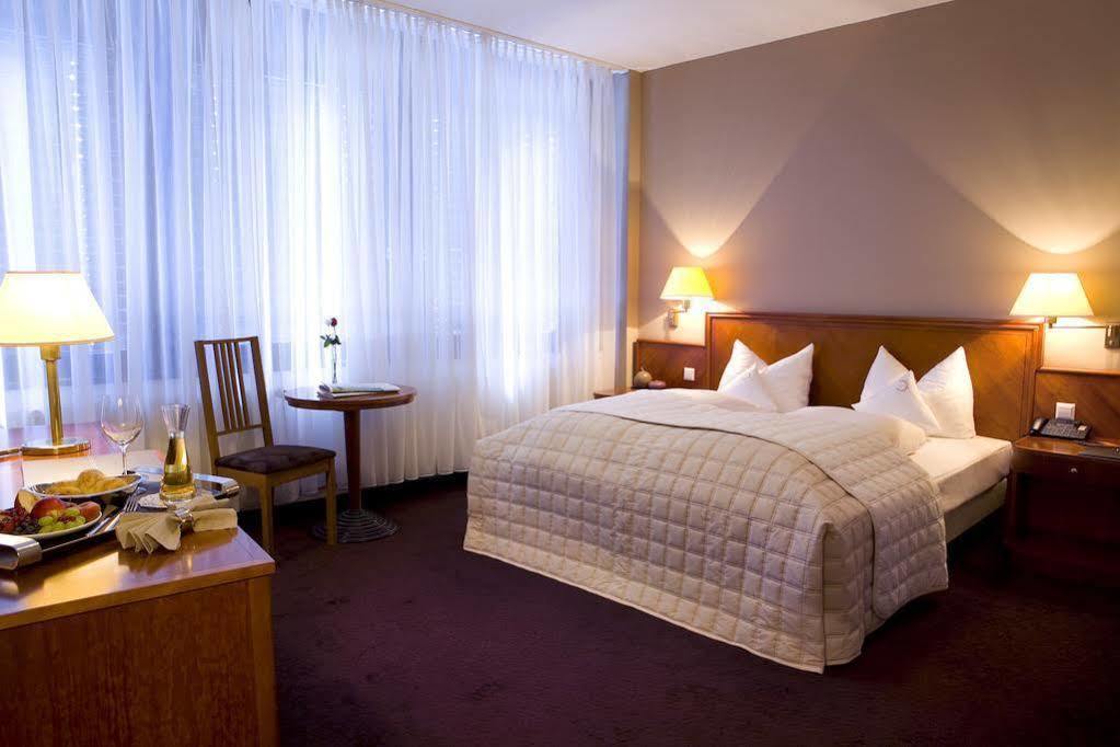 Ross Hotel Stuttgart Exterior photo
